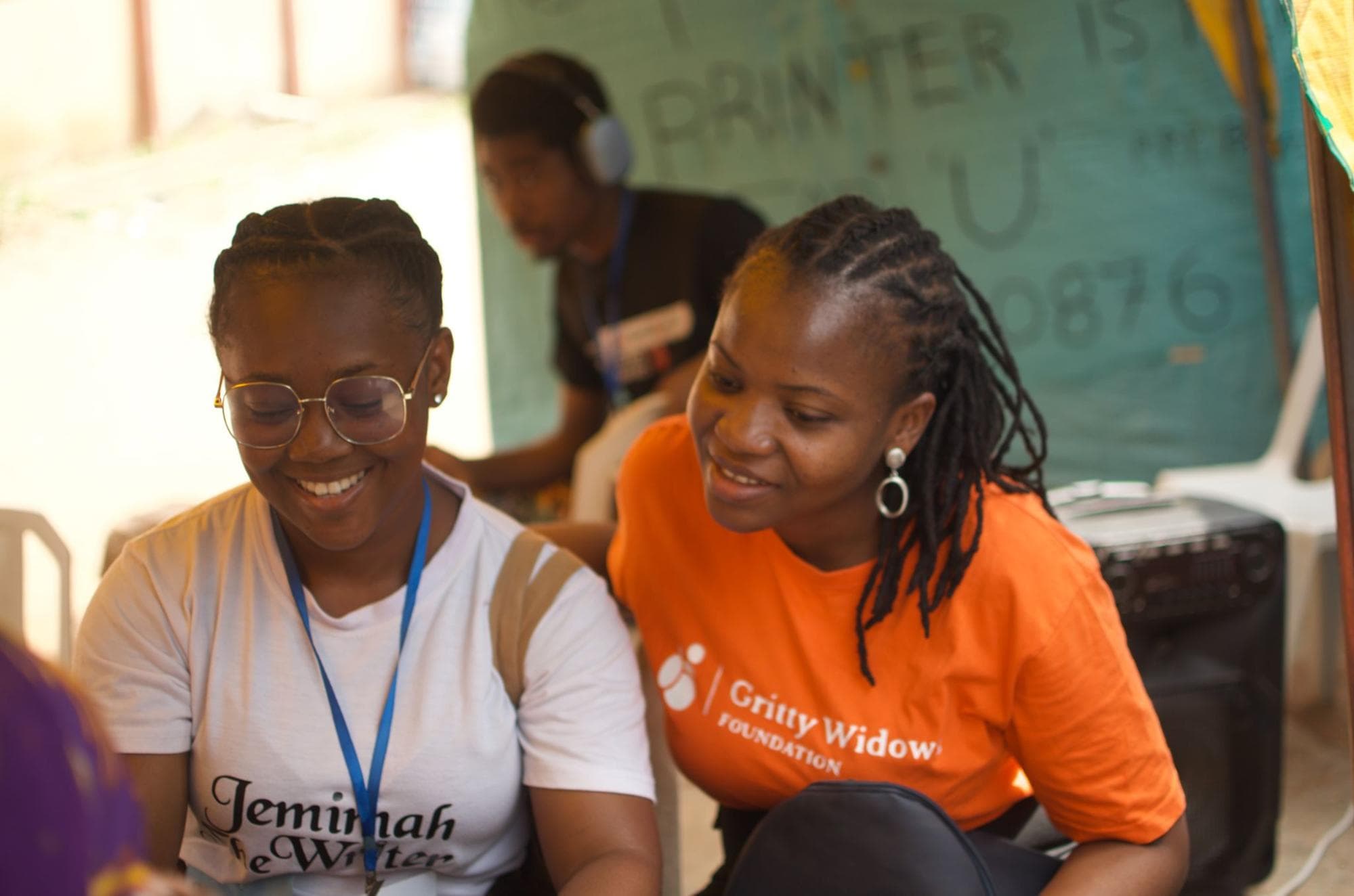 Volunteer building connections